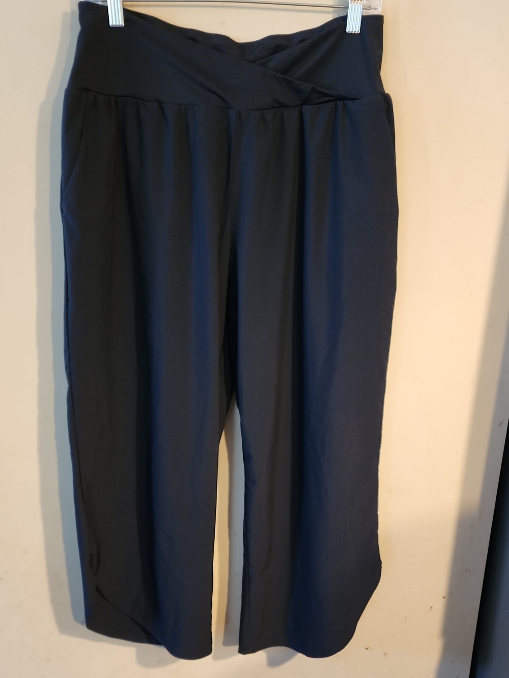 HALARA Black  Wide-Leg Pull-On Pants Crop